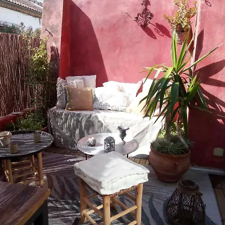 La Maison Perchee Bed & Breakfast *
